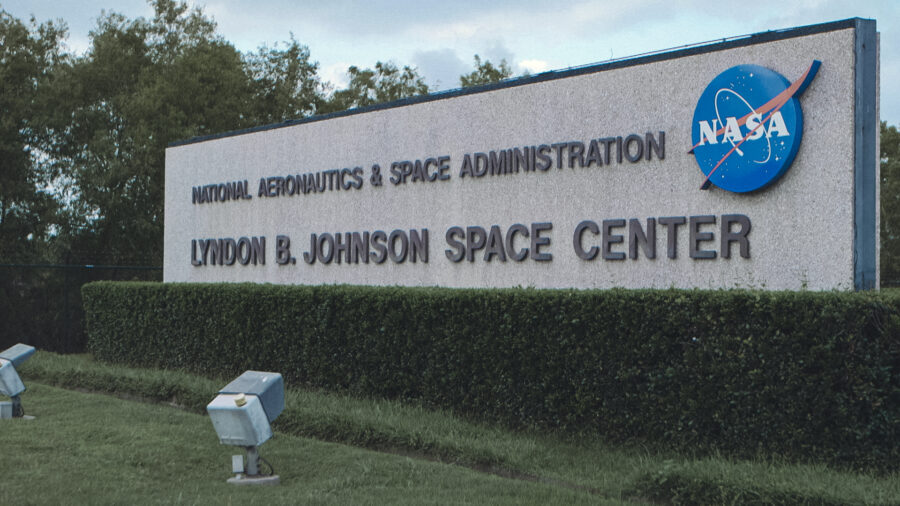 Johnson Space Center documentary footage from "Vivre Dans L'Espace" shot by cinematographer Jason Kraynek