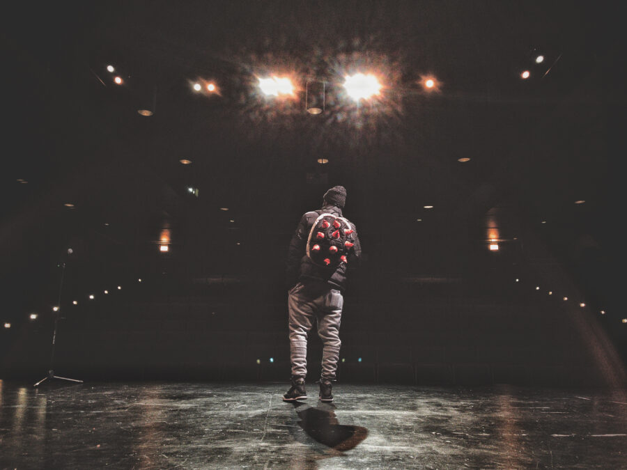 behind the scenes image from backstage production of the stand up comedy special "Pares Ratliff - I Hate People" from Jason Kraynek